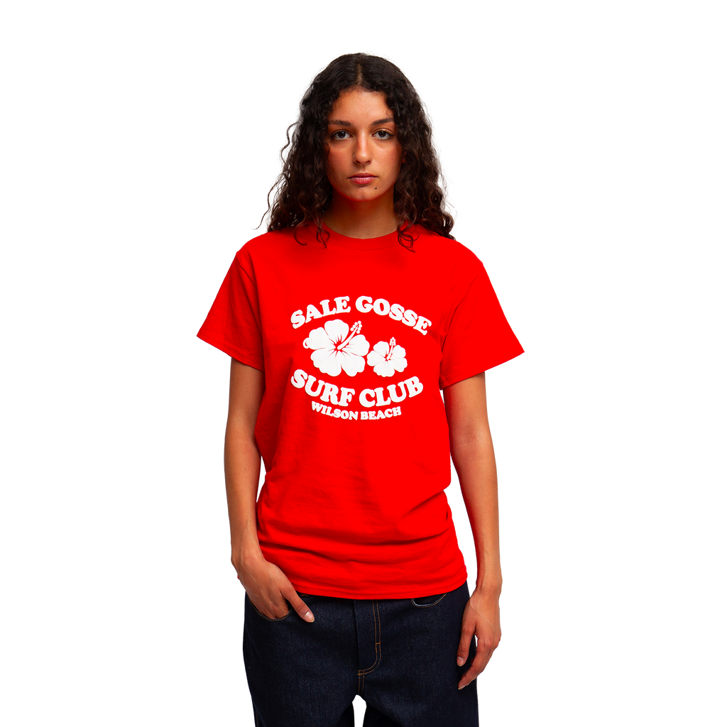 T-shirt rouge Sale Gosse Surf Club Wilson Beach en coton bio, sérigraphié en France, inspiré des Beach Boys et du surf vintage et du rock psychédélique 