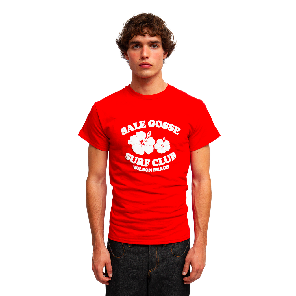 T-shirt rouge Sale Gosse Surf Club Wilson Beach en coton bio, sérigraphié en France, inspiré des Beach Boys et du surf vintage et du rock psychédélique 